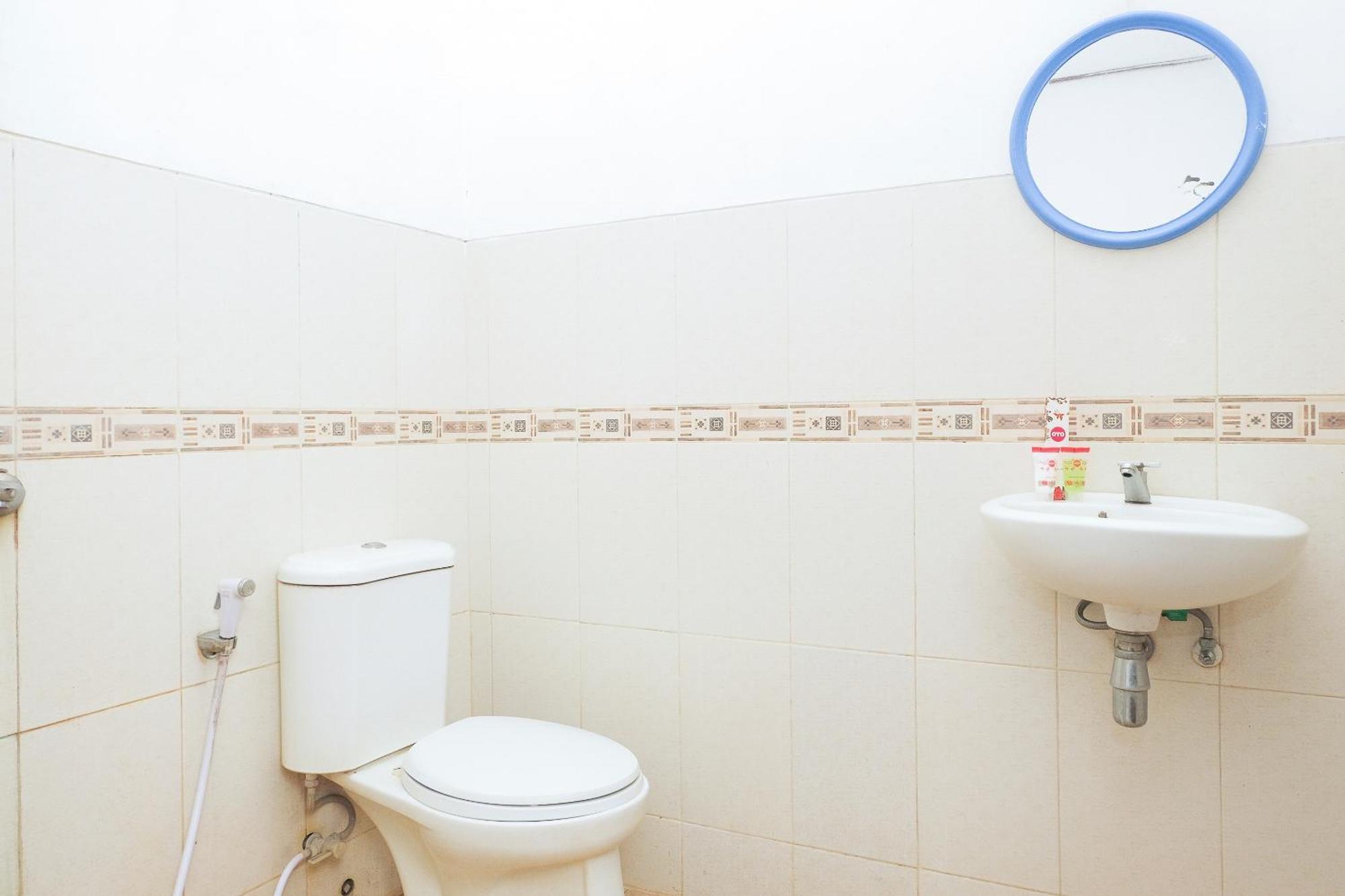 מאלאנג Super Oyo 353 Loesje Guest House Syariah מראה חיצוני תמונה