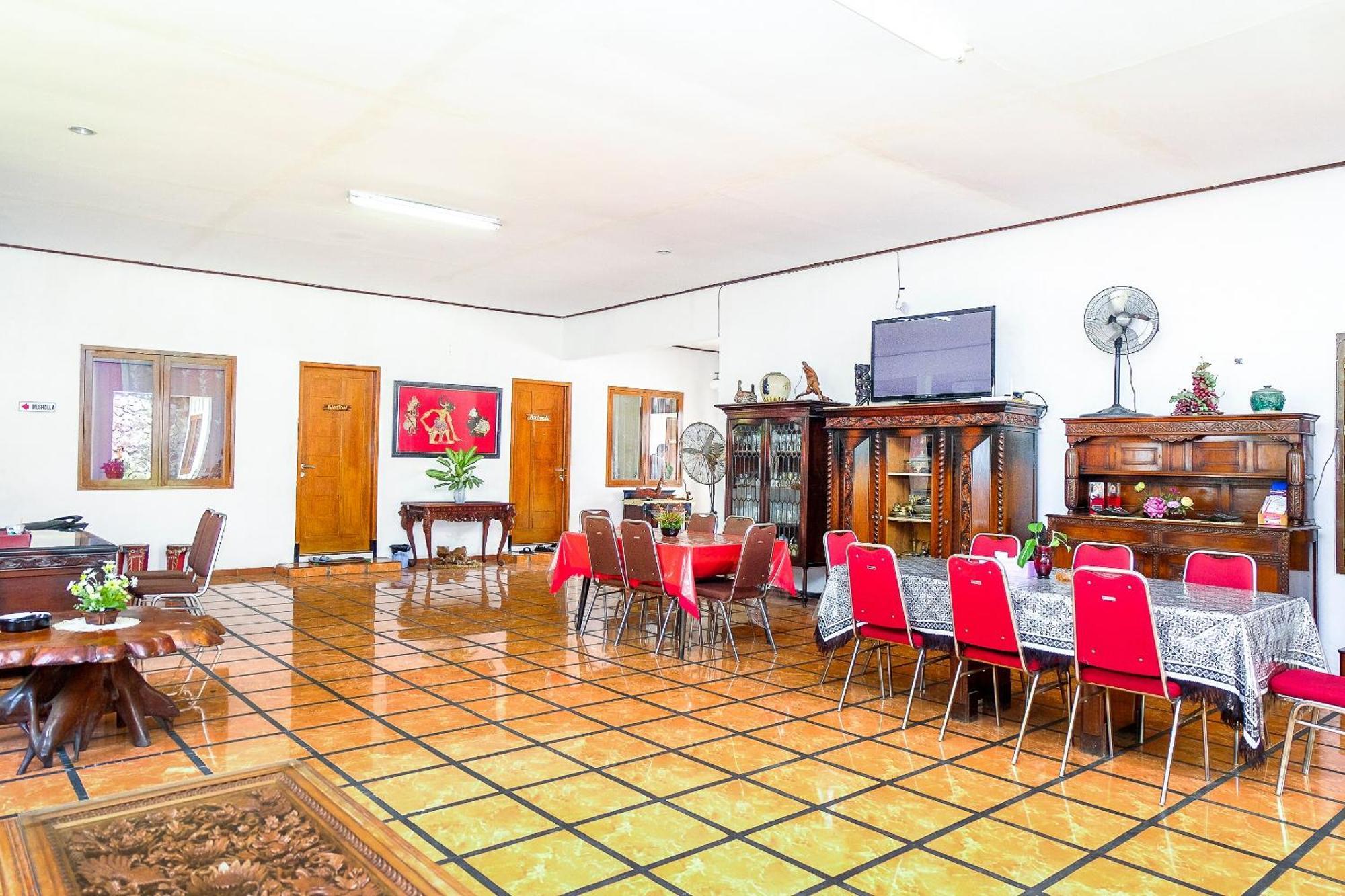 מאלאנג Super Oyo 353 Loesje Guest House Syariah מראה חיצוני תמונה